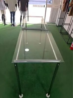 Mesa expositora para loja ou escritório em vidro temperado e inox 
