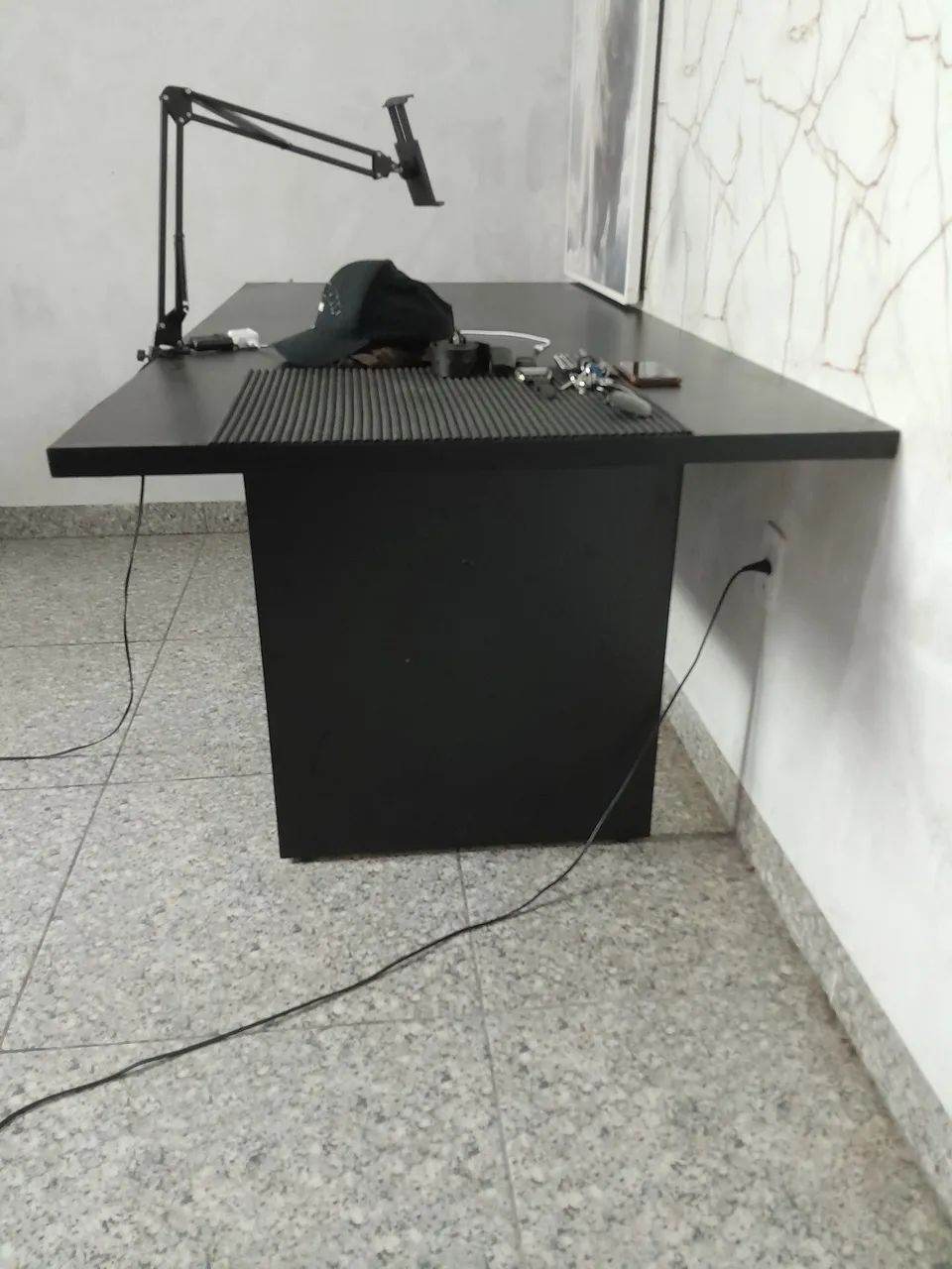 Mesa de escritório grande, preta e robusta (apenas hoje) - Foto 4
