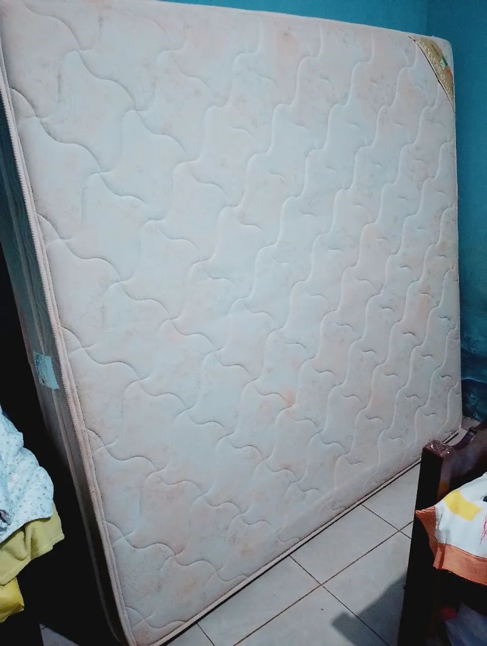 Vende se um colchão king 