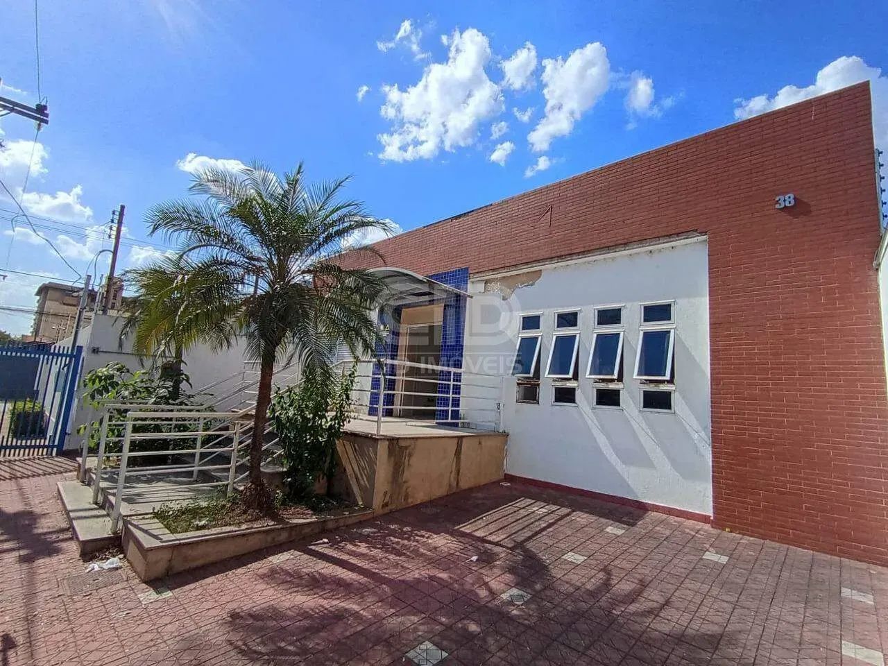Casa Comercial à Venda no Bosque da Saúde, em Cuiabá  5 Salas e 4 Vagas - Foto 2