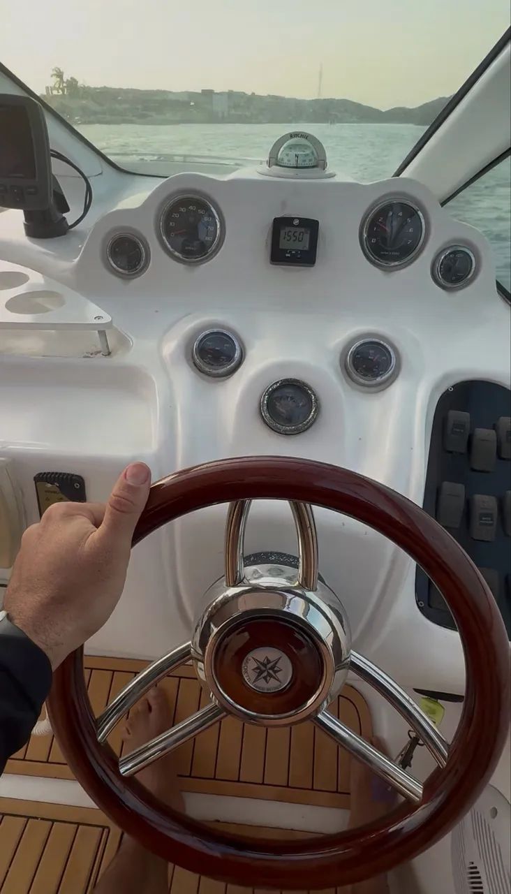 Lancha Coral 27,5 Pés - Ano 2013 - 12 pessoas + 1 - Foto 6