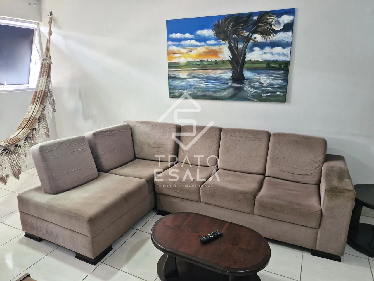 Três quartos, mobiliado, em rua tranquila e próximo à orla - Foto 2