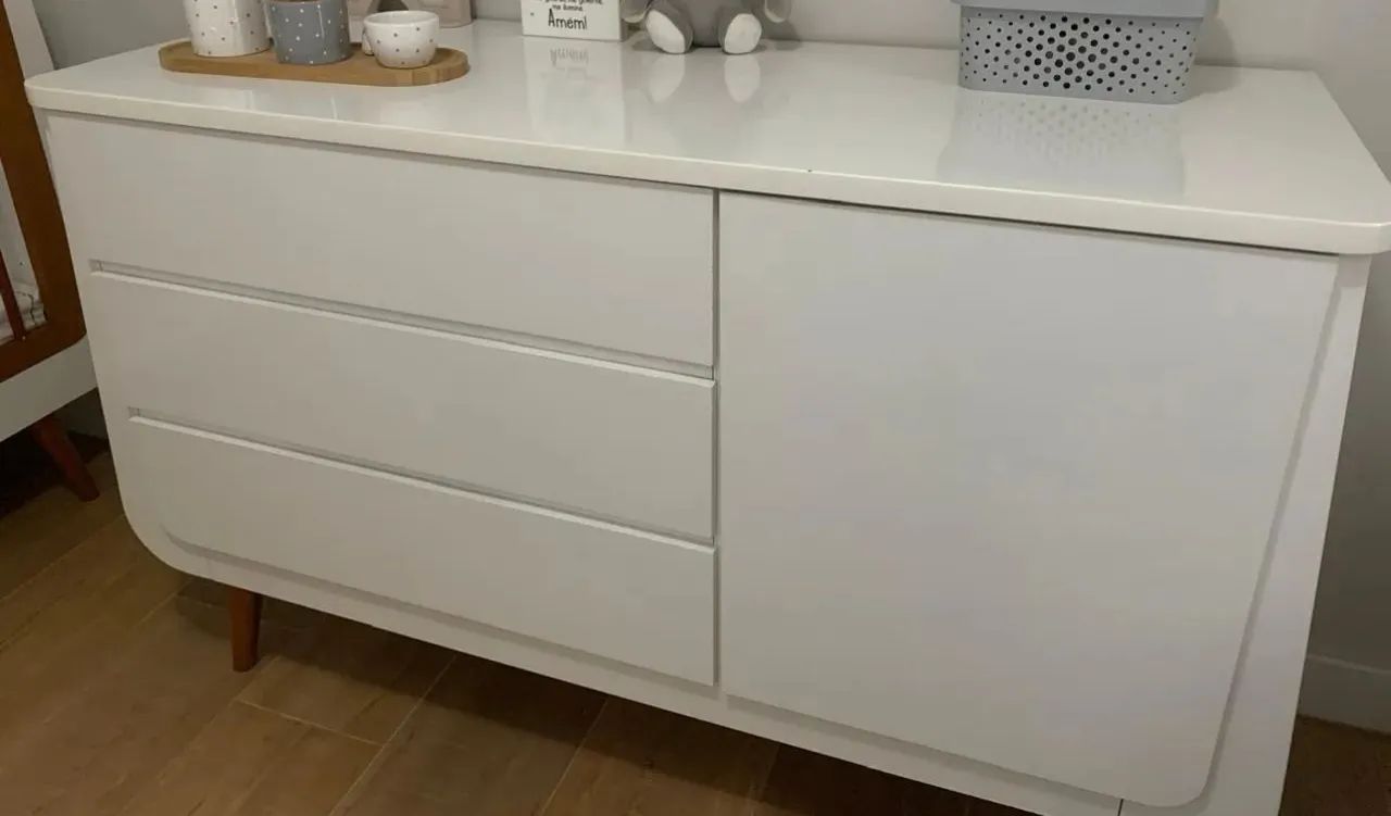 Berço evolutivo e cômoda 