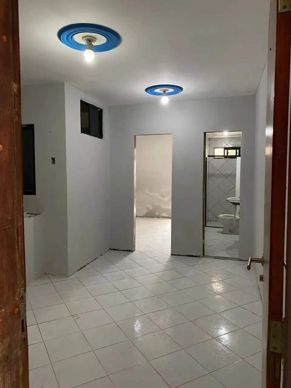 CASA TERREA EM CONDOMÍNIO DE APARTAMENTOS COM VAGA DE GARAGEM