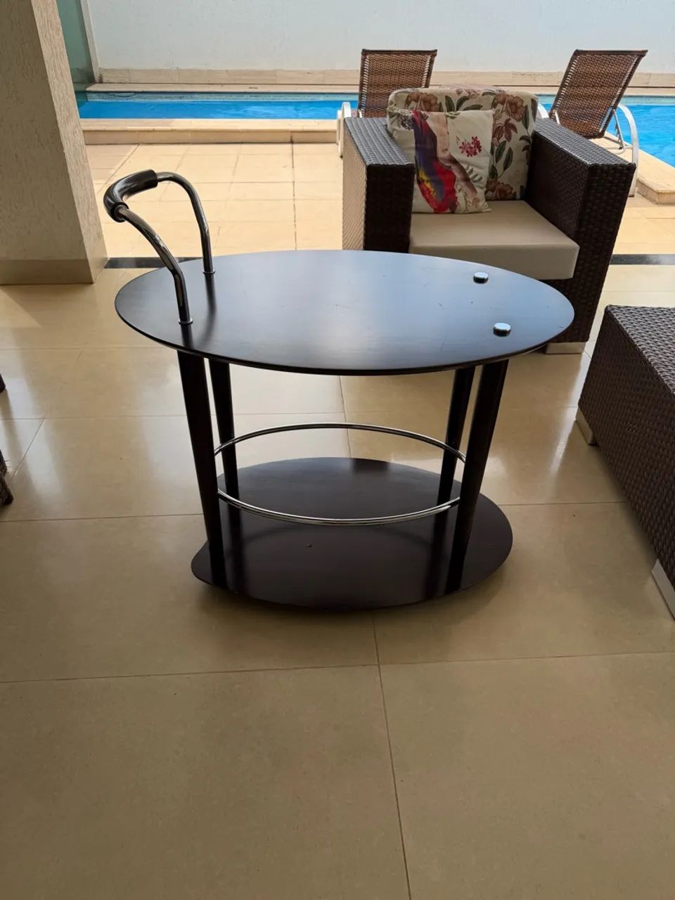 Mesa de centro oval preta - moderna e elegante  - Foto 3