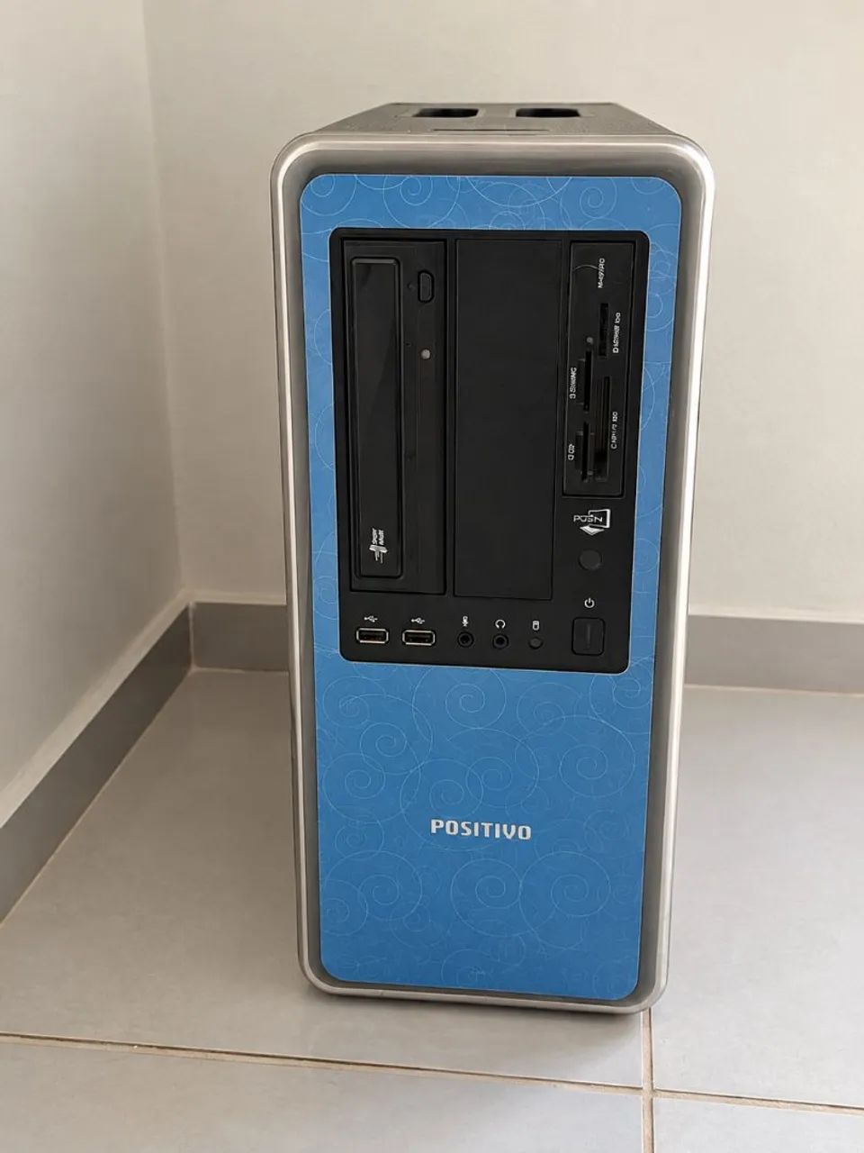 Cpu de computador positivo gabinete 