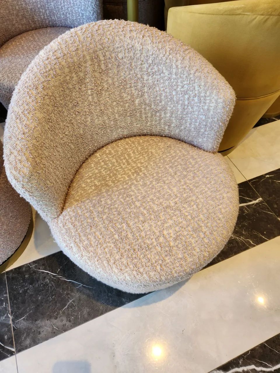 Poltrona giratória boucle rosa claro - Foto 2