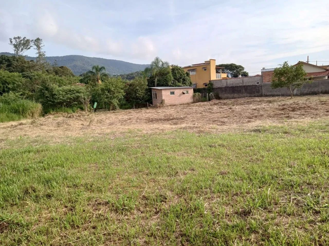 TERRENO 1211m2 LAMBARI(MG)