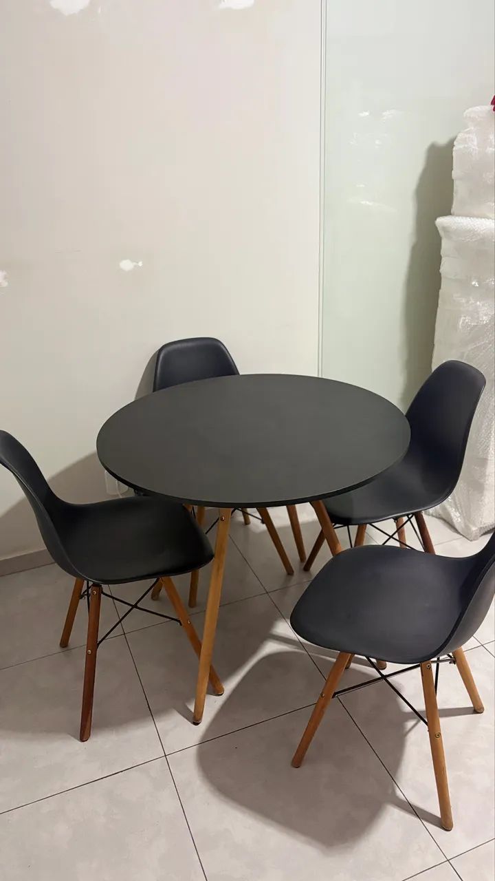 Conjunto mesa com  4 cadeiras  - Foto 2