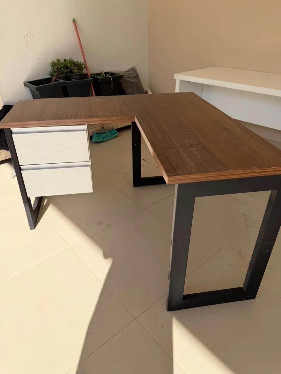 Mesa em L MDF amadeirada 