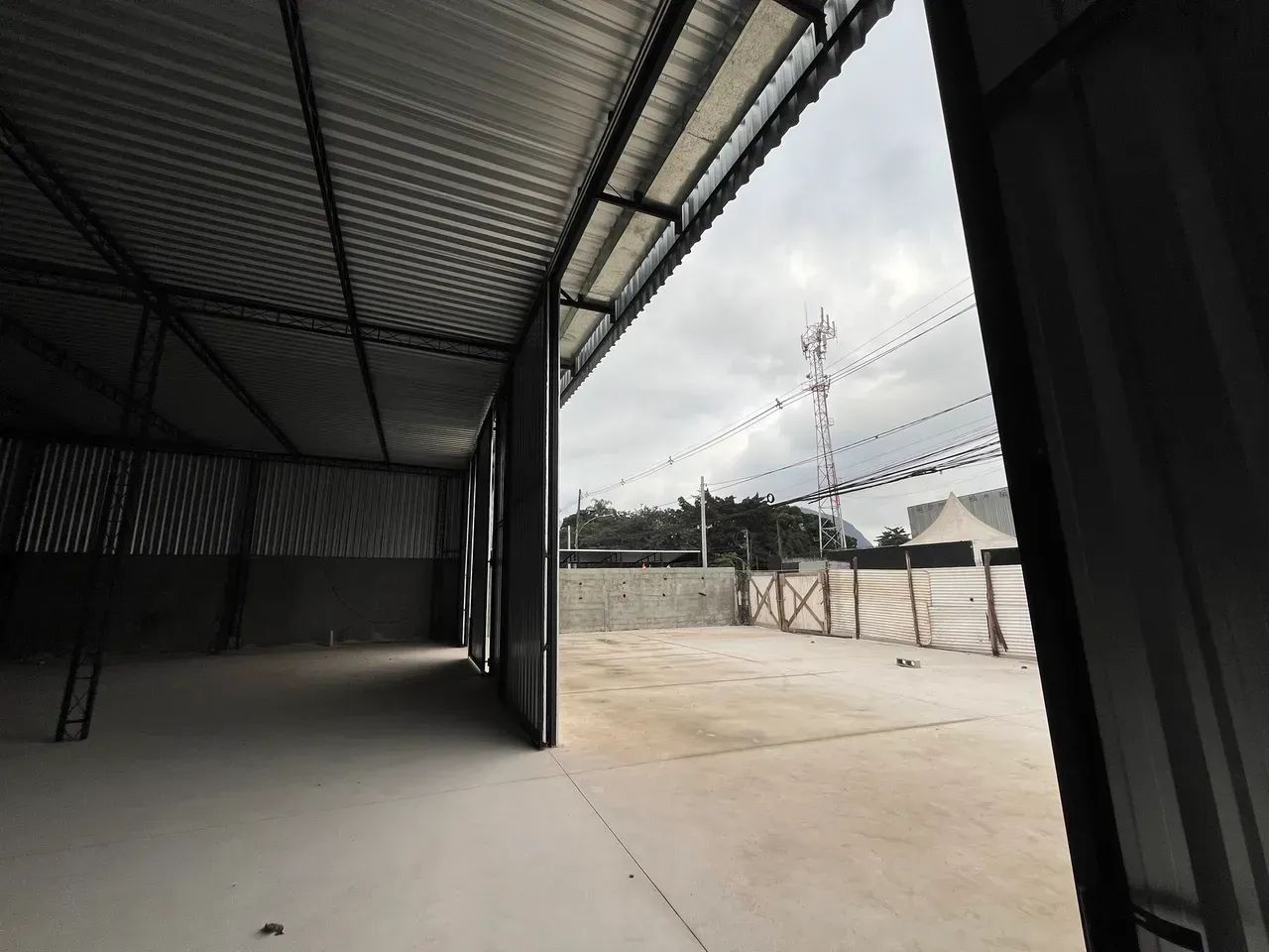 Galpão 400m2 em  Vargem Pequena com pé direito alto - Centro de Vargem