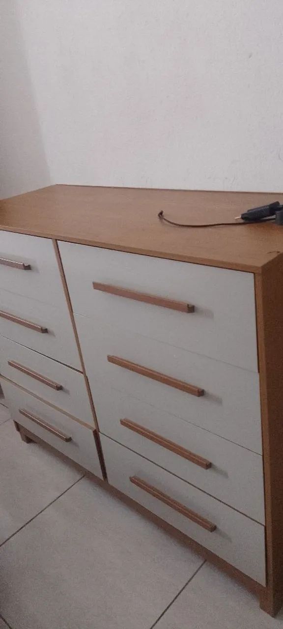 Cômoda com 8 gavetas