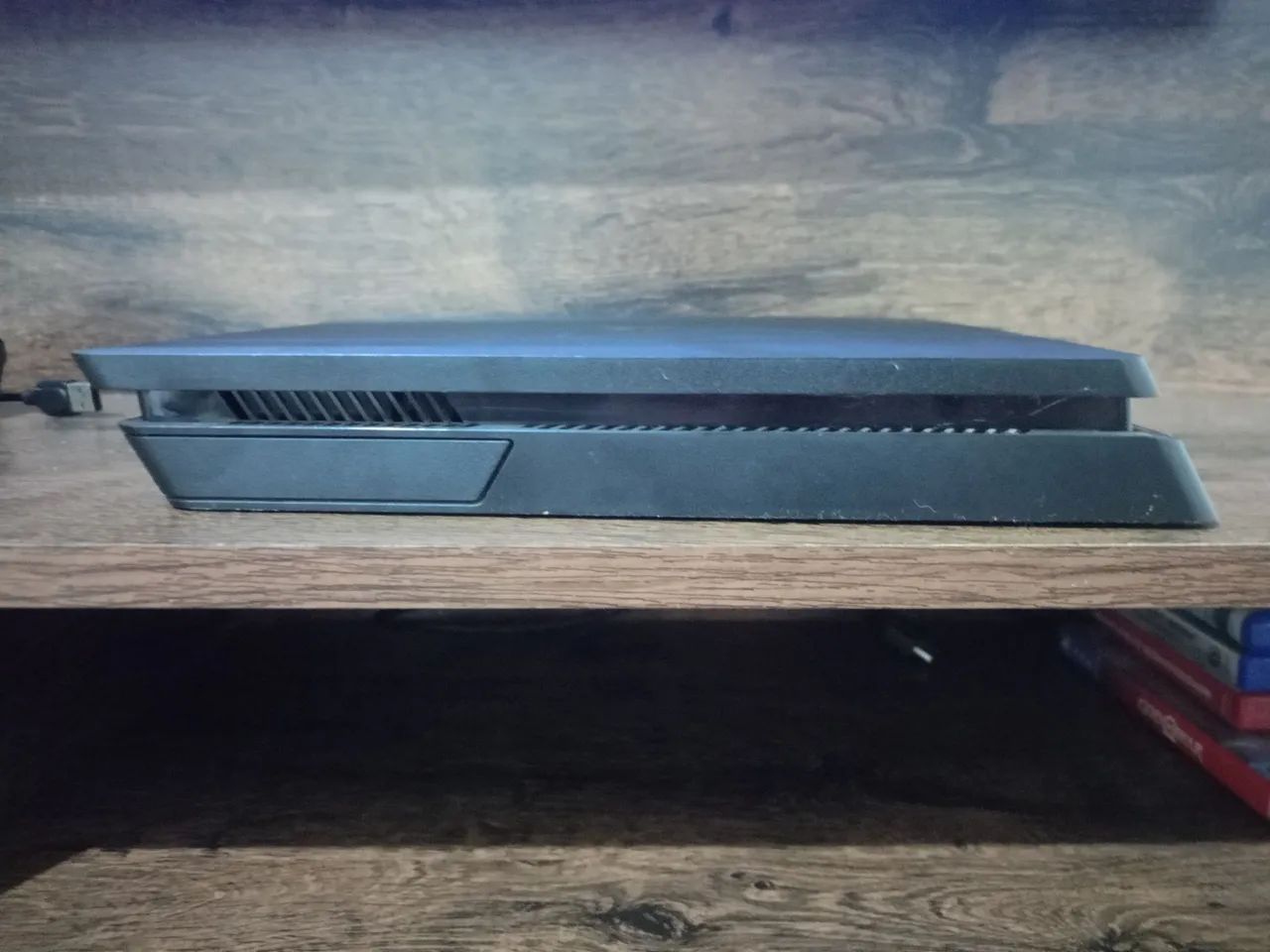 Ps4 slim 1tb com 2 controles originais 4 jogos ótimo estado nunca aberto  - Foto 4