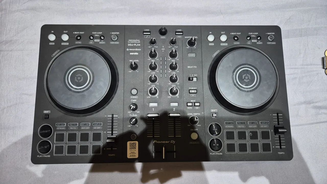 DDJ - FLX4 PIONEER DJ + HARD CASE