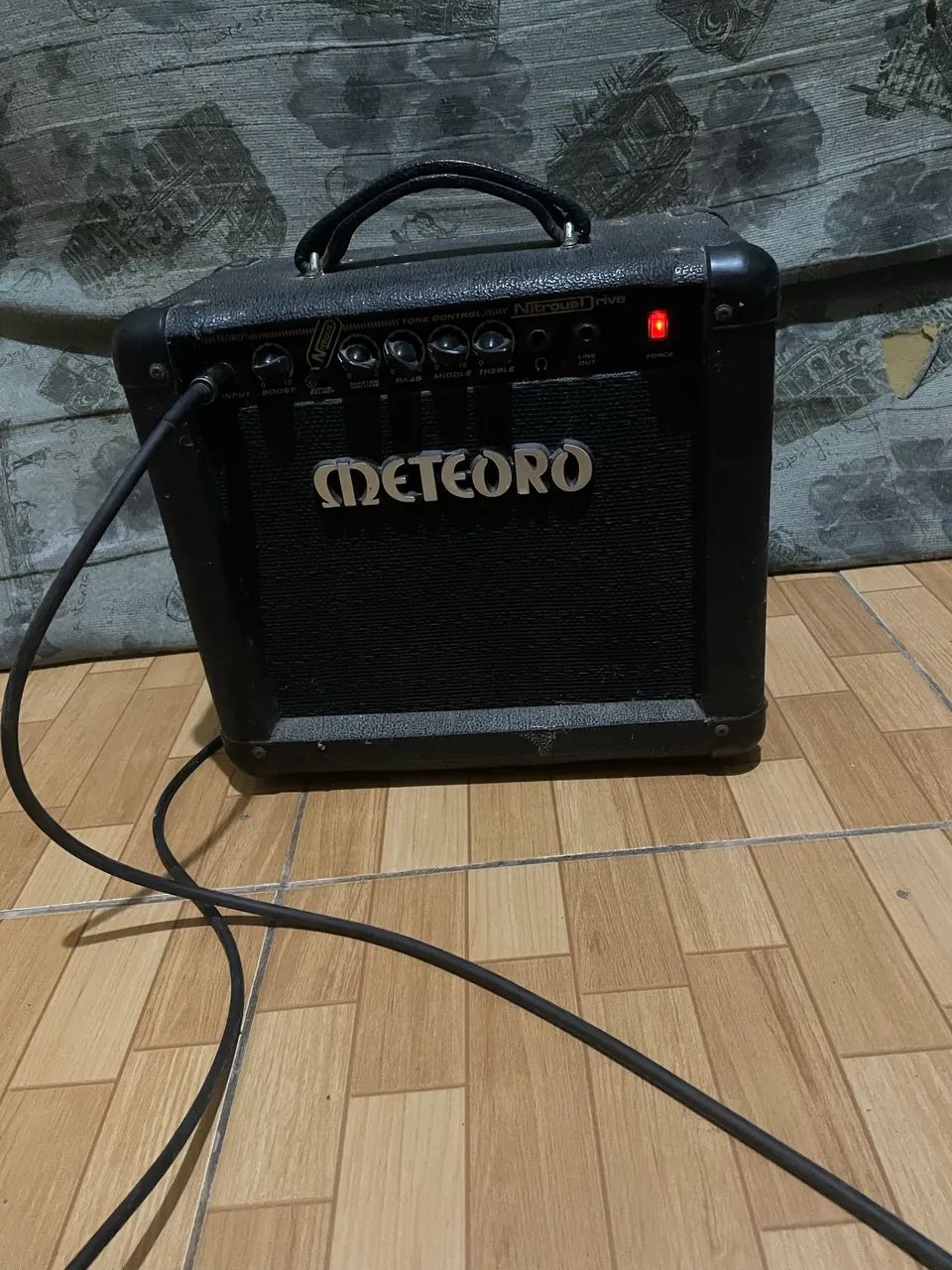 Caixa amplificada meteoro em perfeito estado