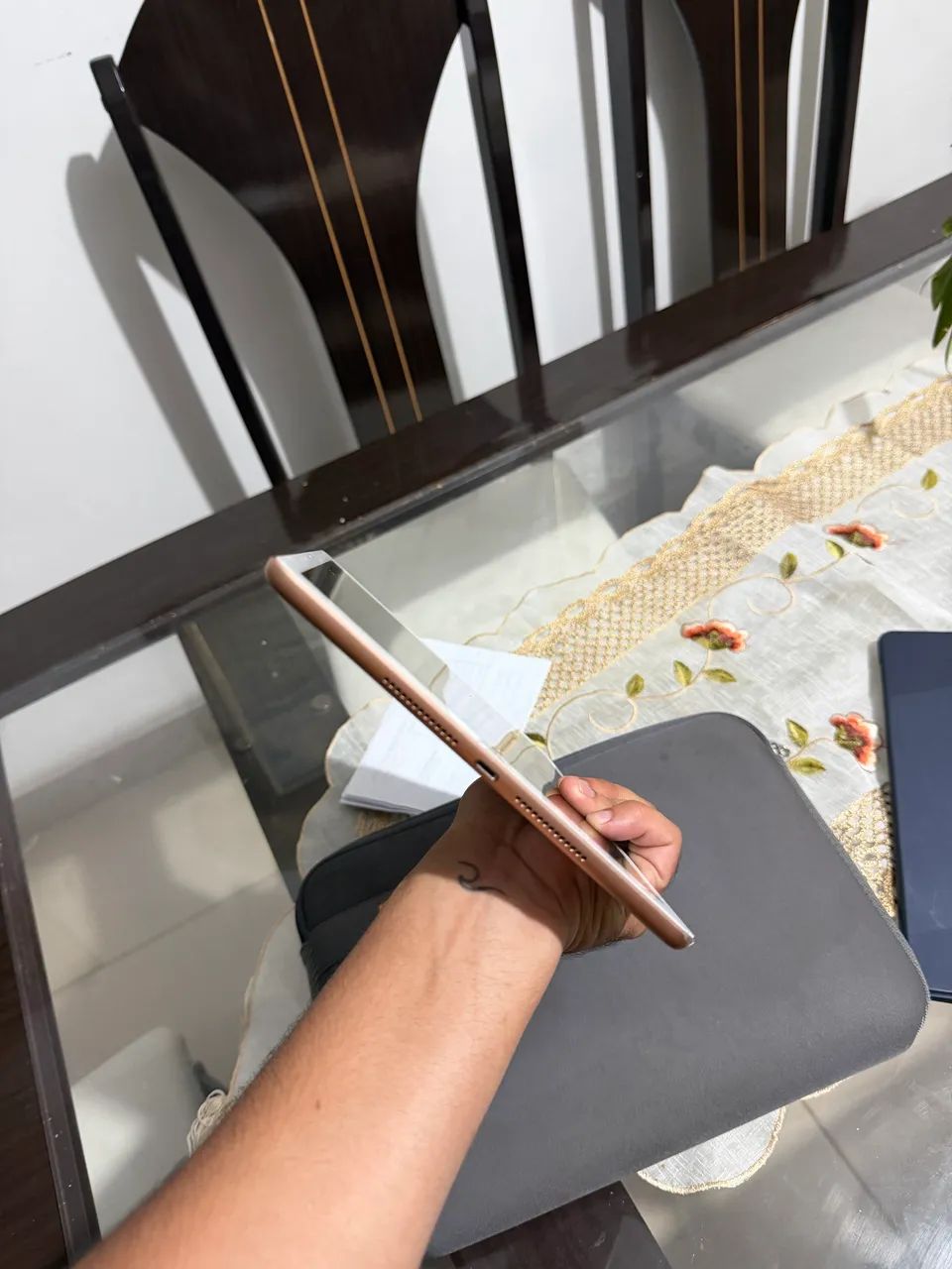 iPad 7ª geração- Em perfeito funcionamento e conservação  - Foto 2