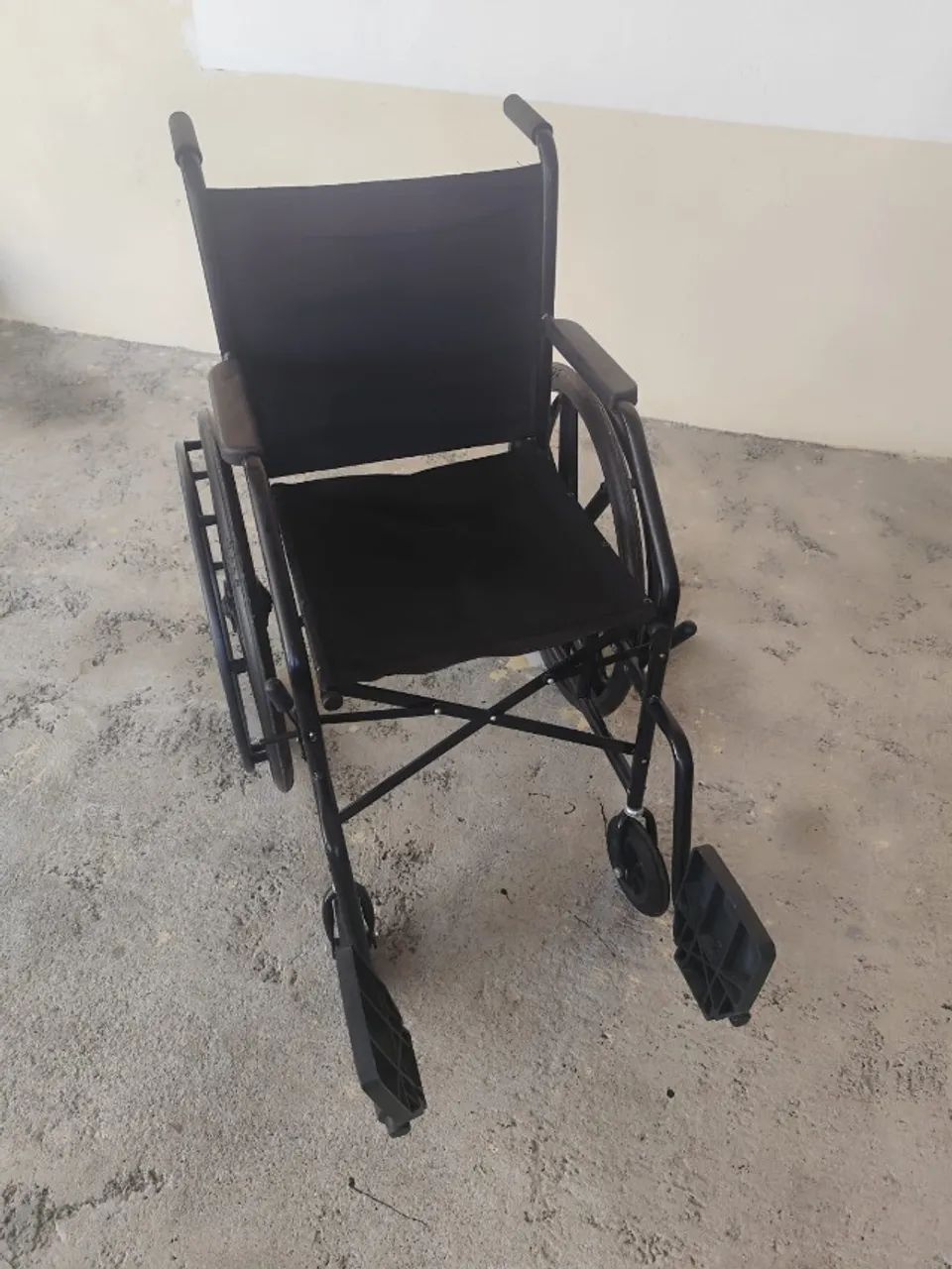 Cadeira de Rodas e Cadeira de Banho. - Foto 3