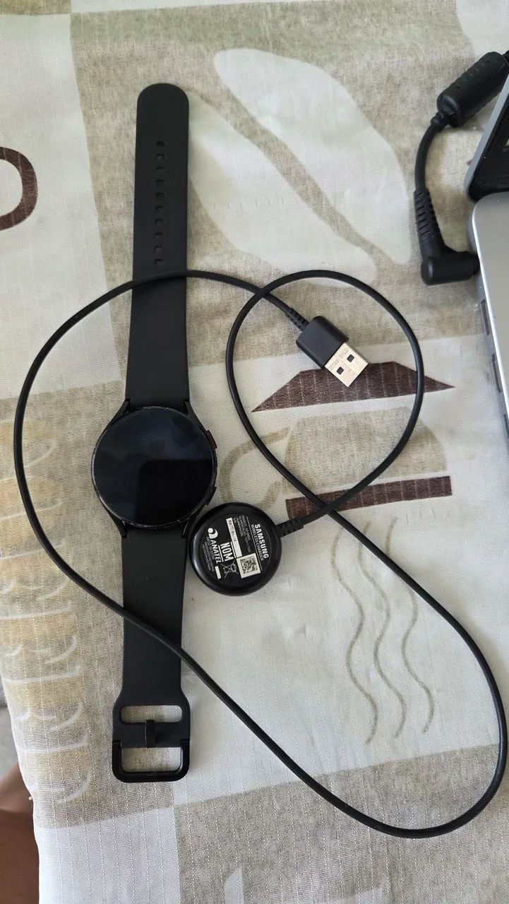 Galáxia Watch 4 (usado)
