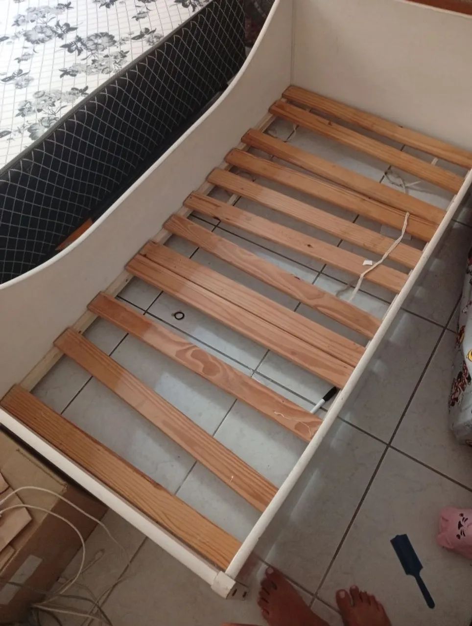 Vendo cama infantil $150 sem o  colchão 