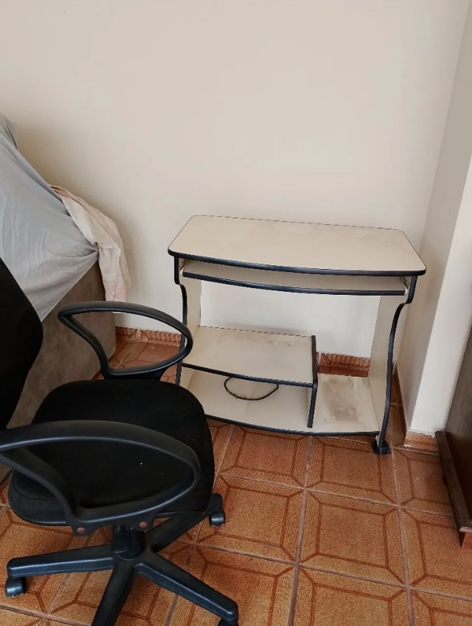Mesa para computador e cadeira  - Foto 3