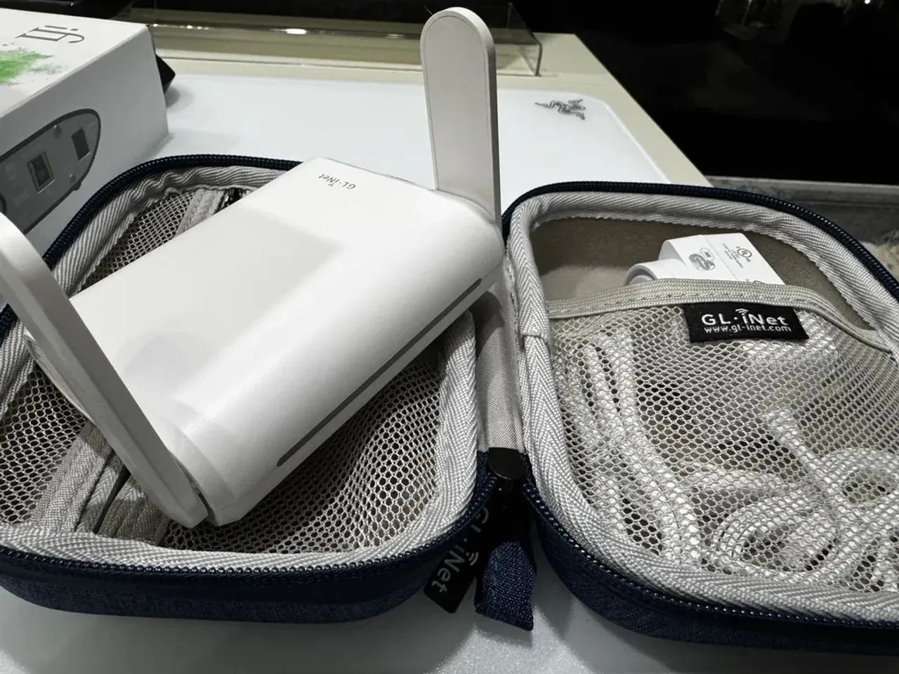 GL .INet Travel Router Roteador de Viagem Pequeno Portátil WiFi 6 Branco com Case Original