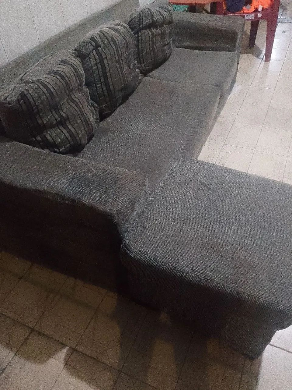 Sofá em boas condições + Puff - Foto 3