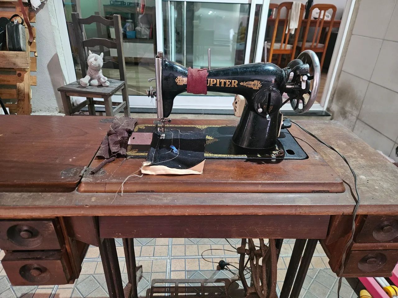 Máquina de costura antiga singer  - Foto 5