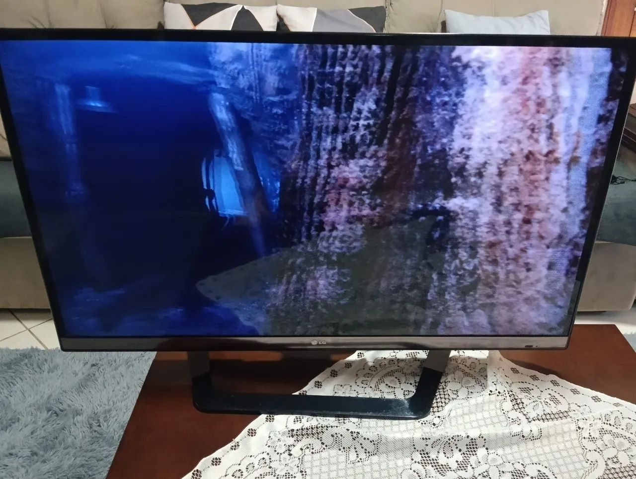 Smart TV LG 42" 3D + 6 óculos LG 3D e pen drive com 8 filmes 3D  - Foto 3