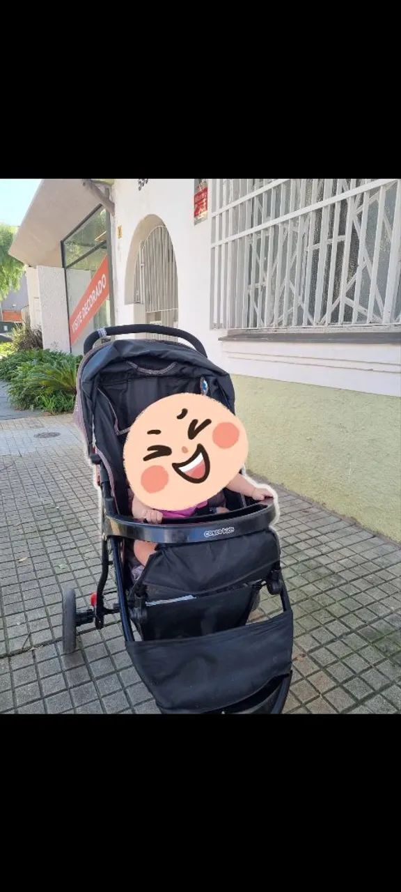 Carrinho de bebê com Bebê conforto Cosco 
