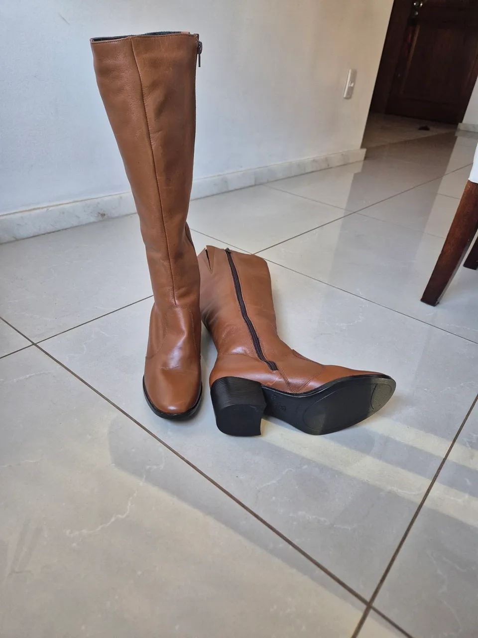 VENDO BOTAS SEM USO N? 37 - Foto 3
