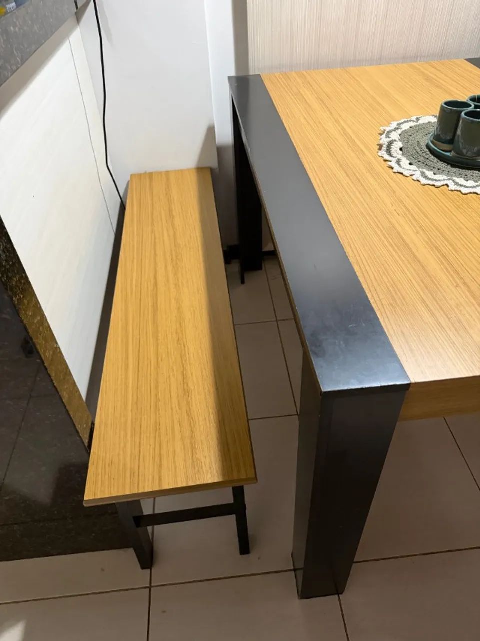 Mesa de jantar com 3 bancos - Foto 2