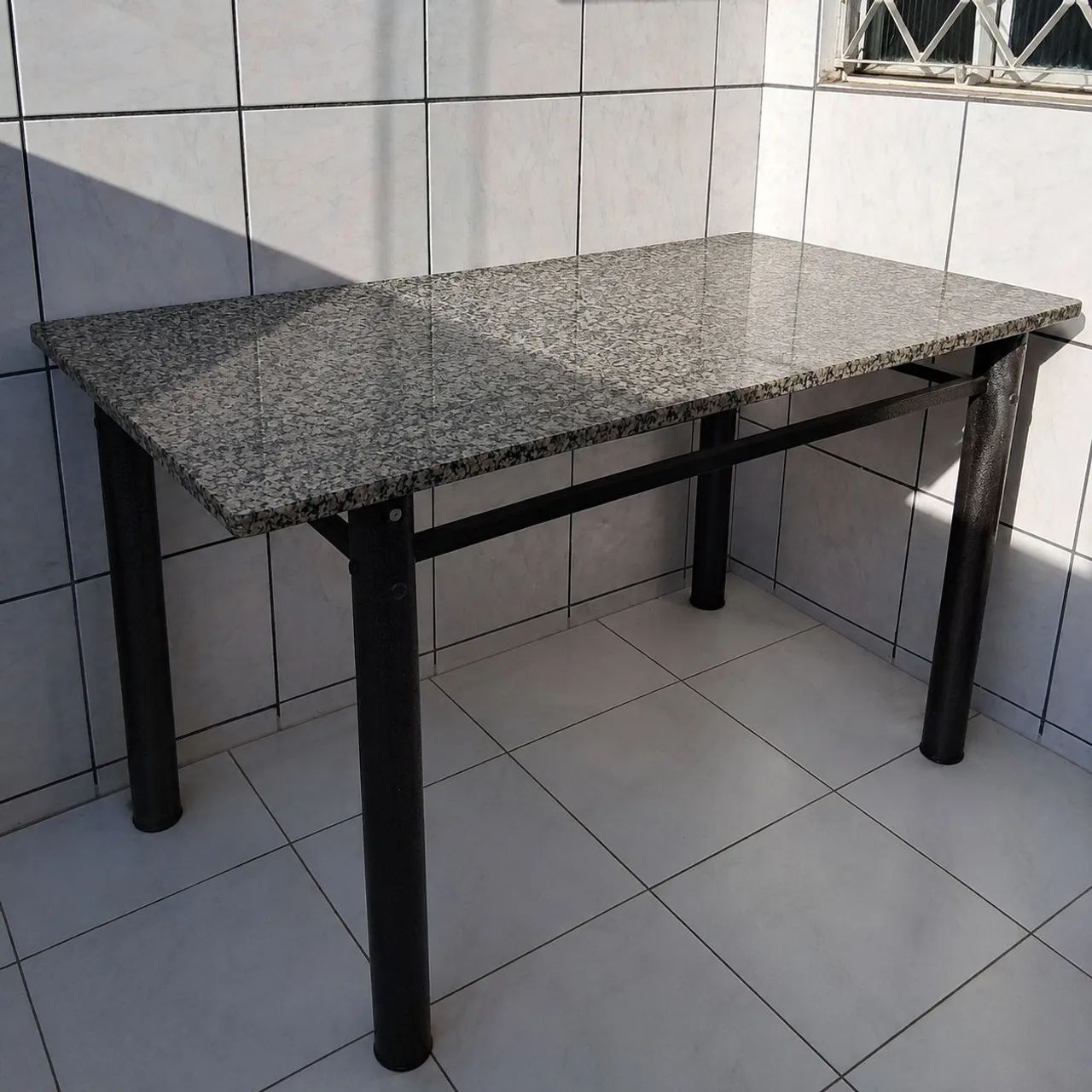 Vendo uma mesa de granito sem as cadeiras  - Foto 2