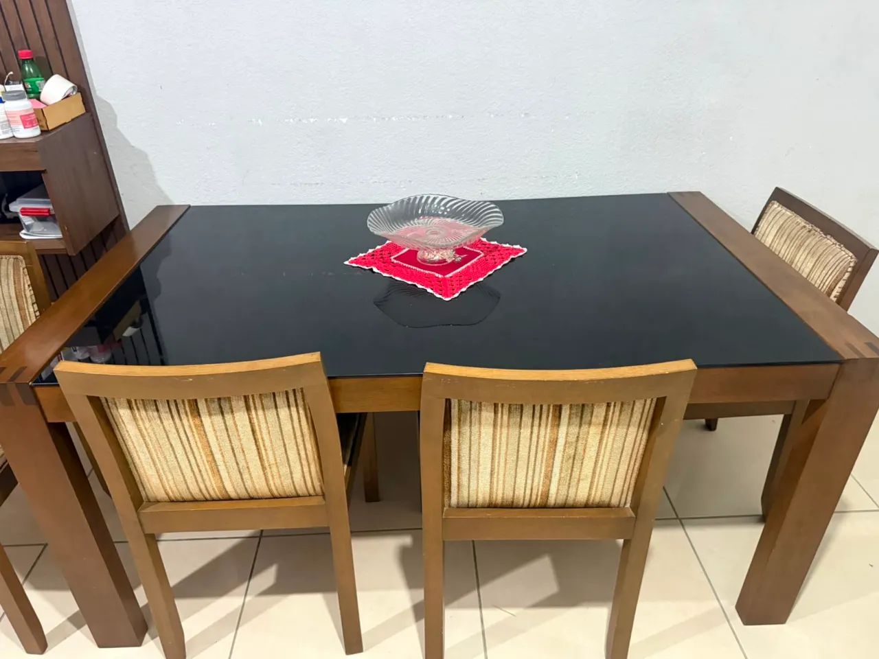 Vendo mesa com 6 cadeiras  - Foto 4