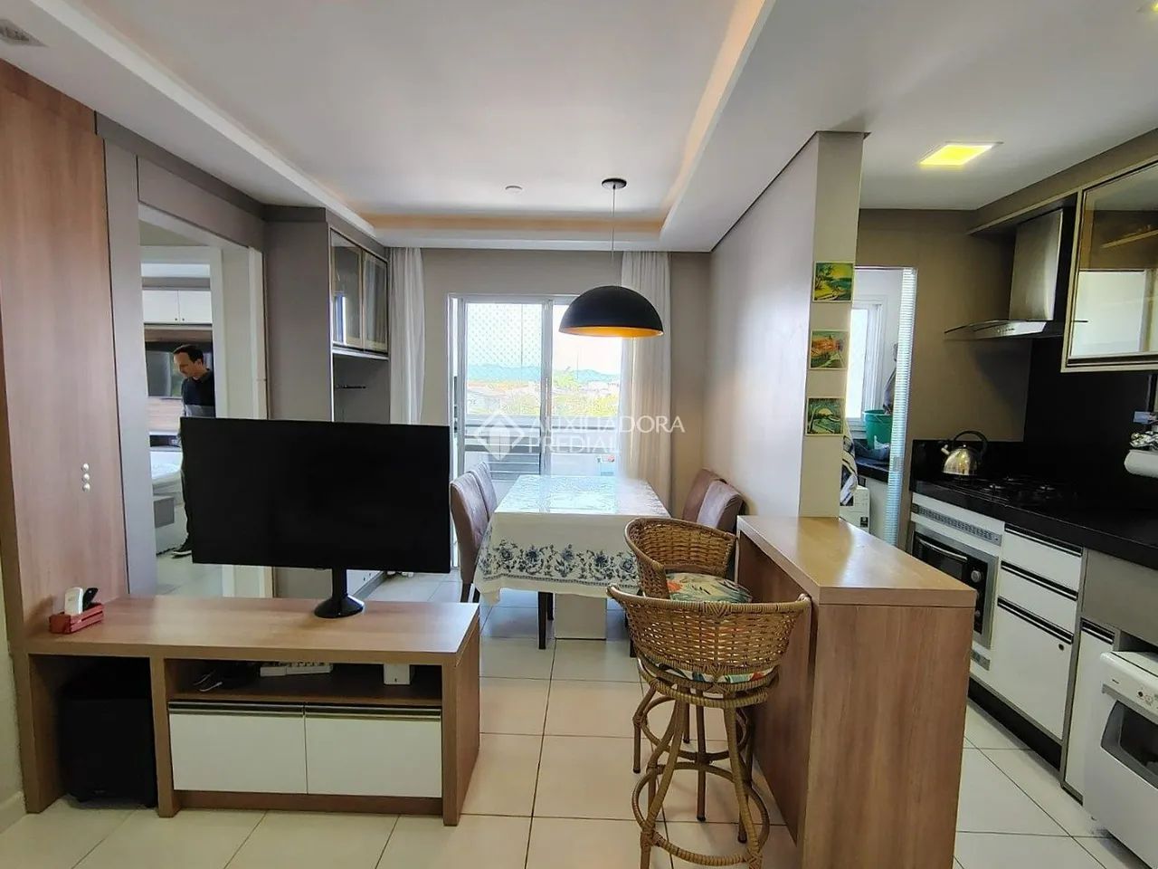 Apartamento 02 Dormitórios , mobiliado ,garagem elevador e área de lazer. - Foto 2