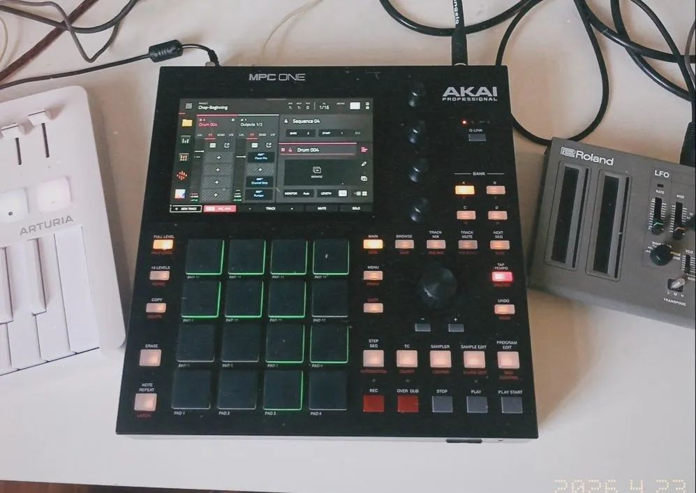 AKAI MPC ONE (na caixa) - Foto 4