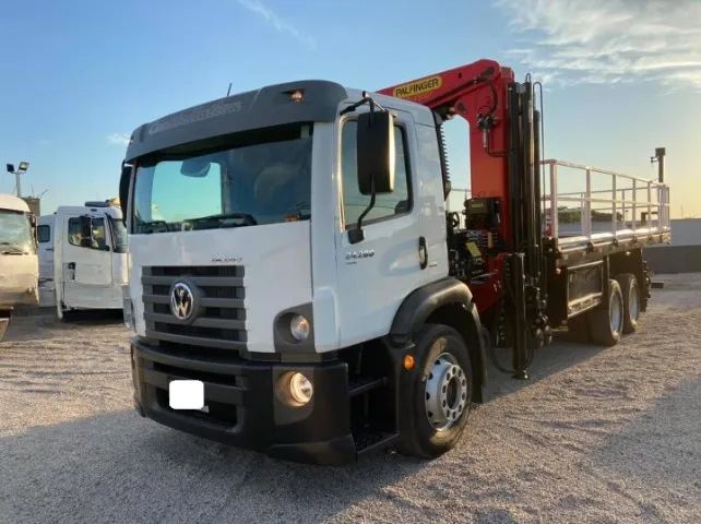 24-280 2017 6x2 com munck 45 ton  - Foto 3