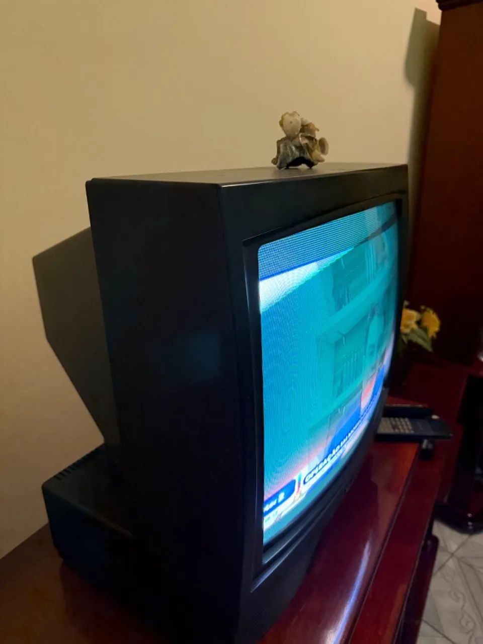 TV Sharp antiga com tela de tubo de 19 polegadas (tecnologia CRT) - Foto 2