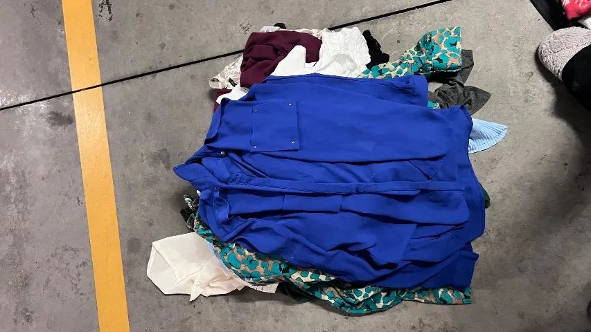 Lote de roupa 5 reais cada peça  - Foto 4