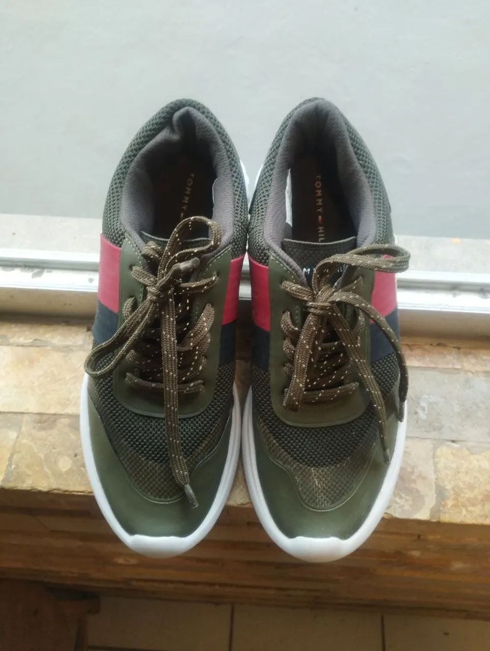 Tênis Tommy Hilfiger verde 9C - Foto 2