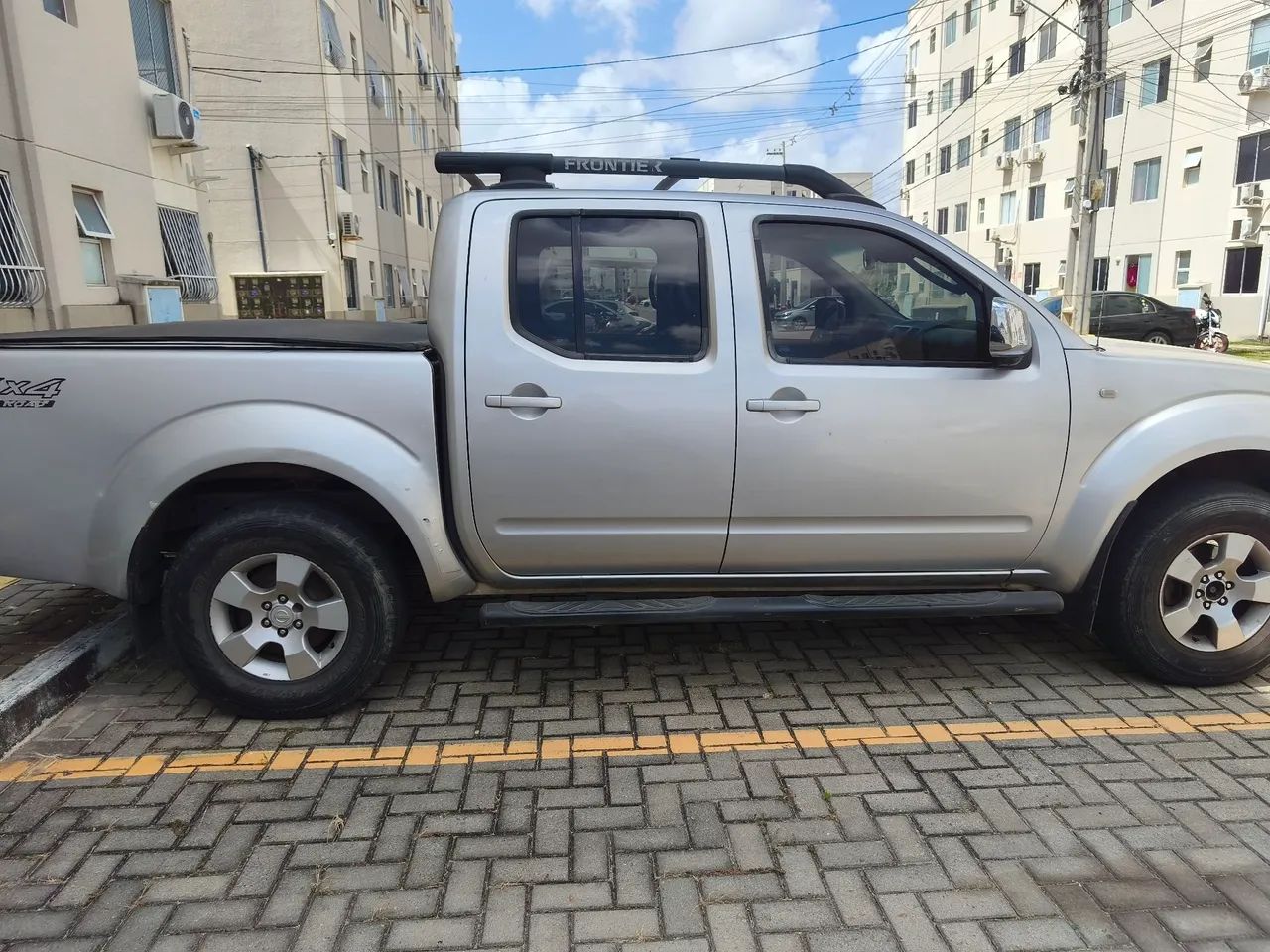 Nissan Frontier Frontier LE CD 4x4 2.5 TB Diesel Aut. 2013