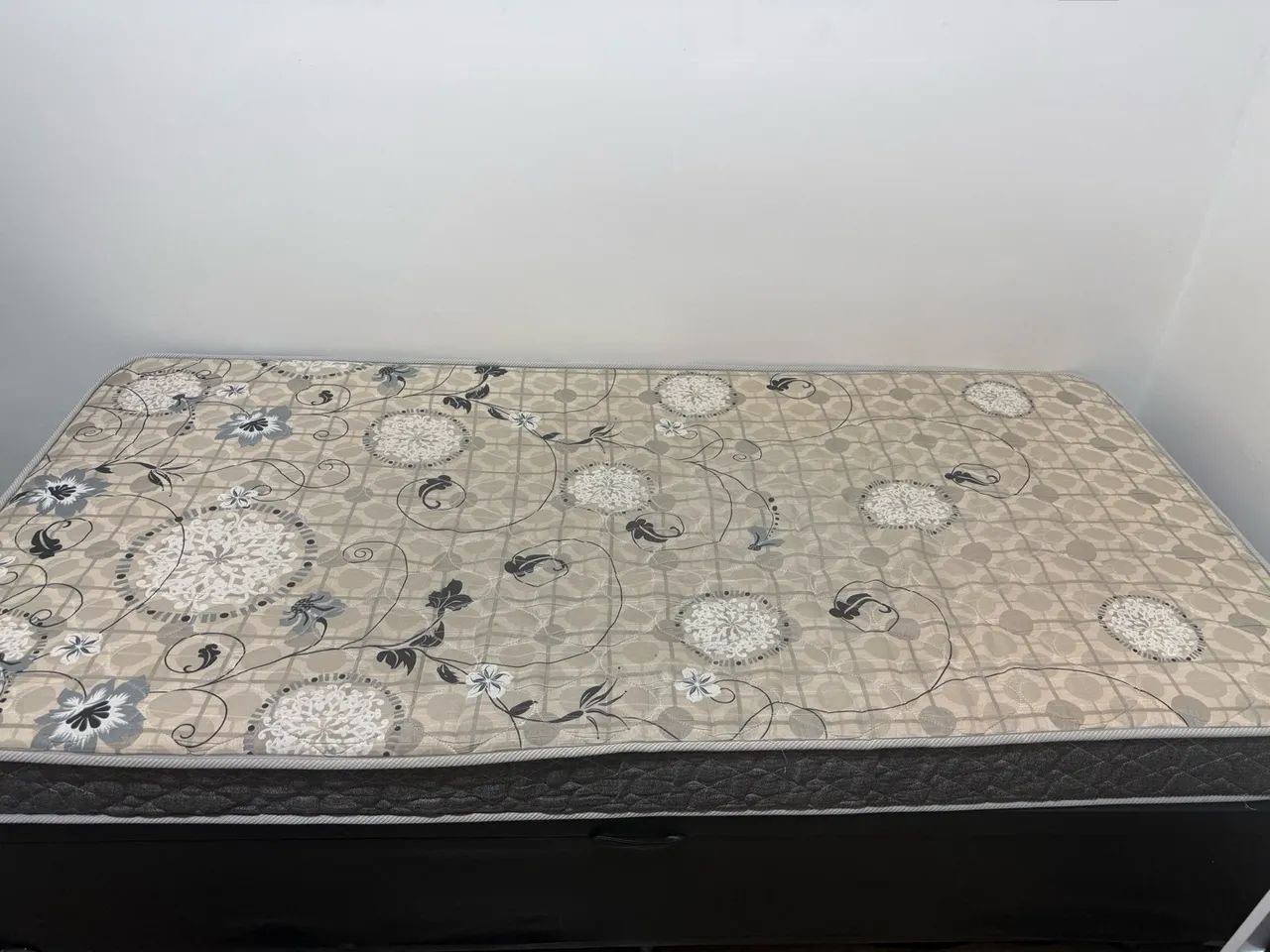 Cama box baú de solteiro