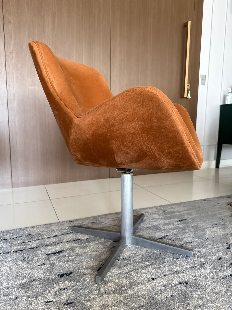 Par de Poltronas Giratórias Caramelo com Base em Aço - Foto 2