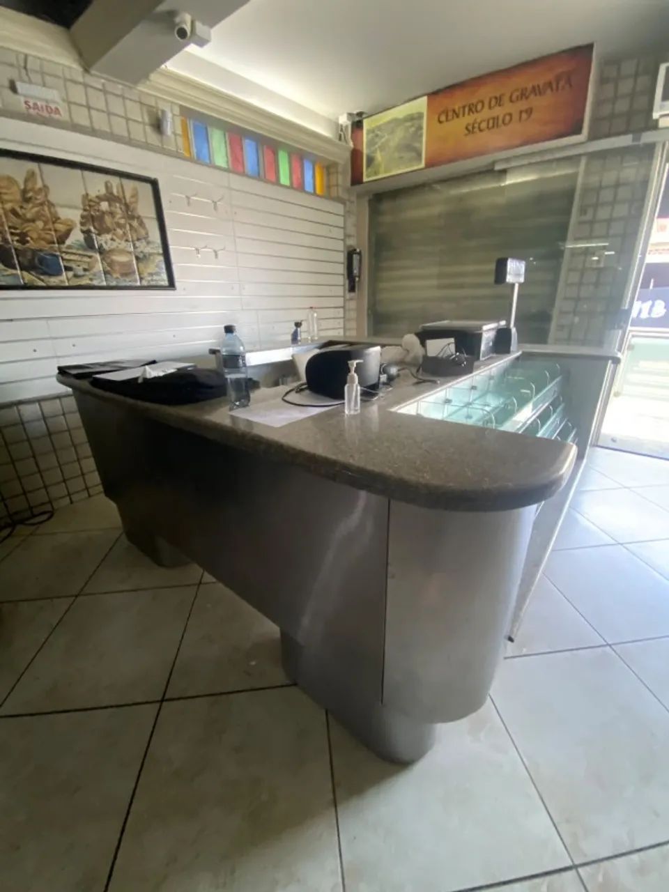 Balcão comercial de atendimento e exposição