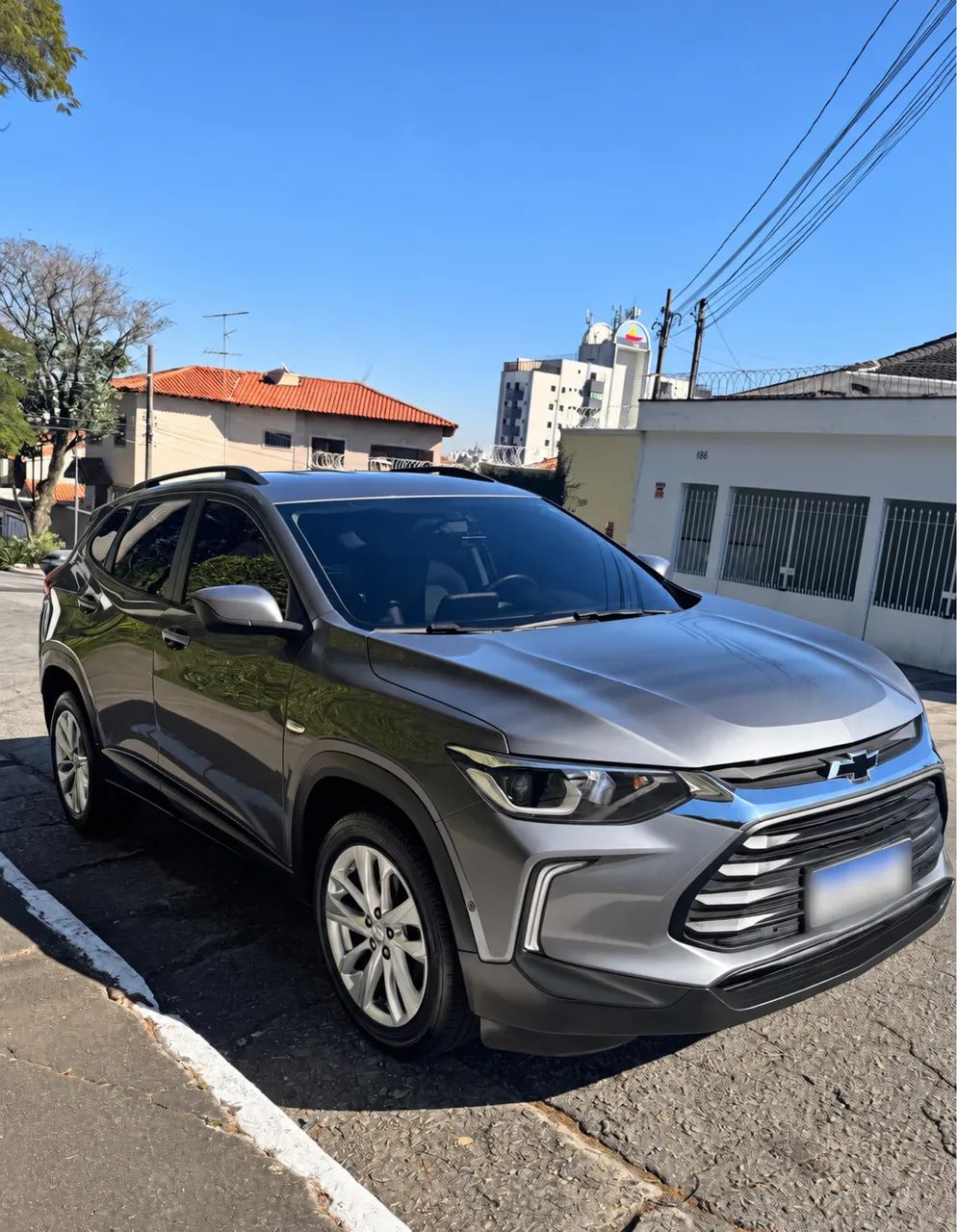 Tracker LTZ 2021 cinza 