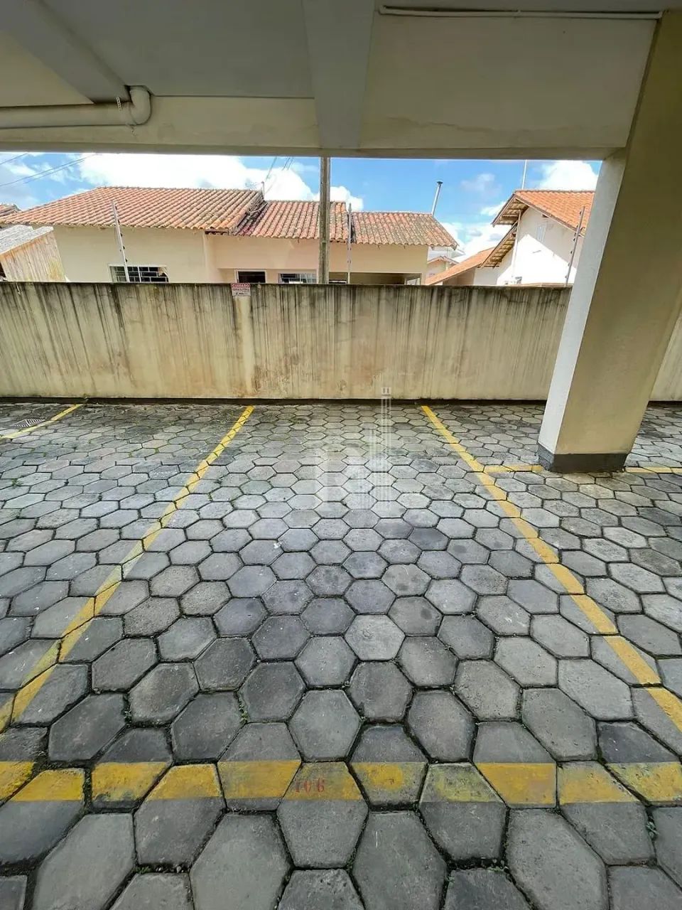 Apartamento semi mobiliado para locação com sacada e vaga de garagem, próximo a supermerca - Foto 3