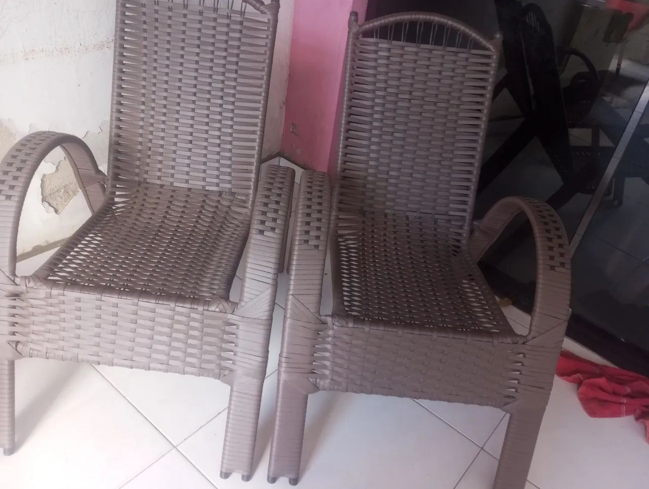Vende-se cadeiras com centro novas - Foto 3