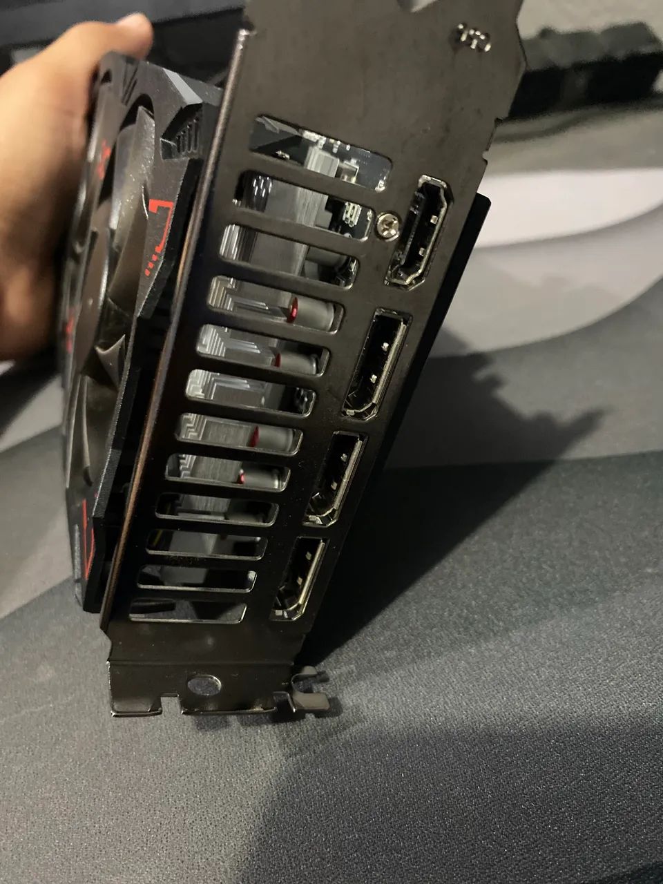 RX 5500 XT 8GB - Perfeito funcionamento, muito bem conservada