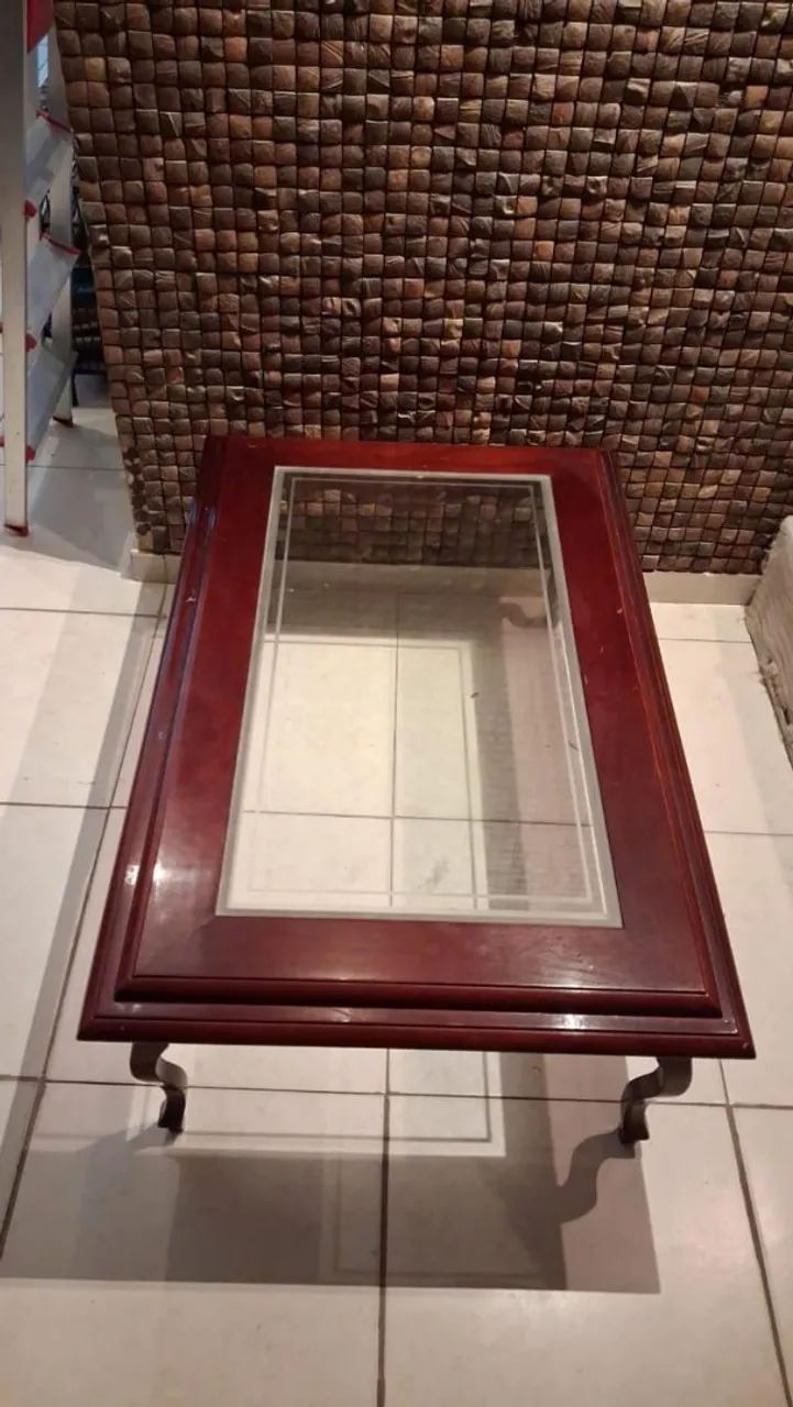 Mesa de centro com vidro