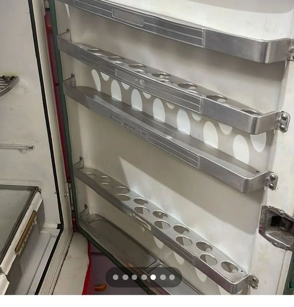 Geladeira retrô década de 40 funcionand pr colecionador ou para quem ama design exclusivo  - Foto 3
