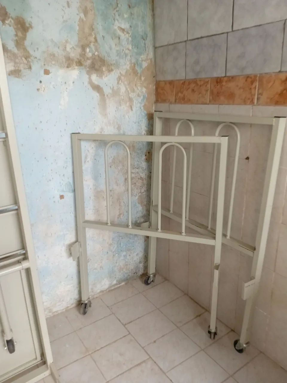Cama  hospitalar articulada - Foto 3